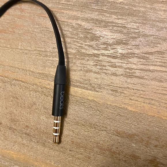 Dr. Dre Noise-Canceling Over-Ear Headphones, Black - Picture 8 of 9